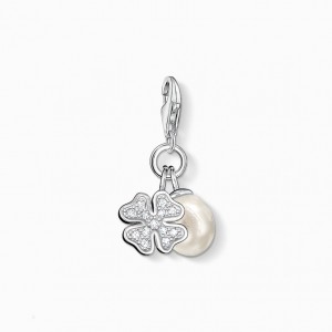 Thomas Sabo Charm Pendant Cloverleaf With Pearl Prívesky Damske Strieborne | SK-01NIDEZFJ
